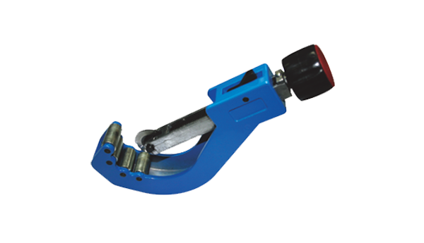 Pipe cutting tool